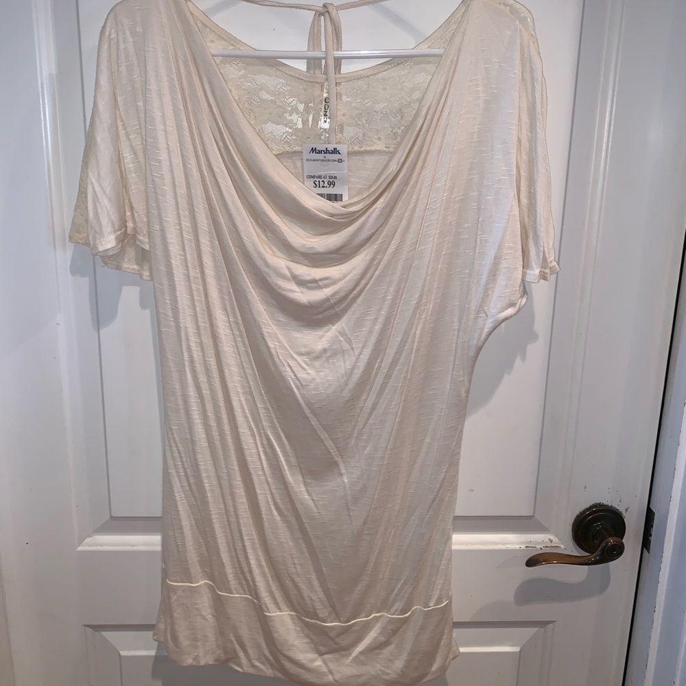 Soon Neck blouse with lace detail on back